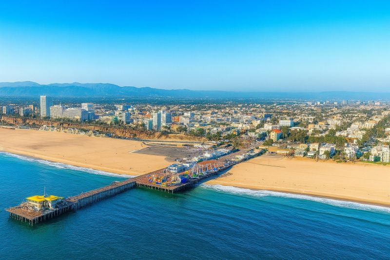 Fall Lawn Cleanup Service in Santa Monica, CA