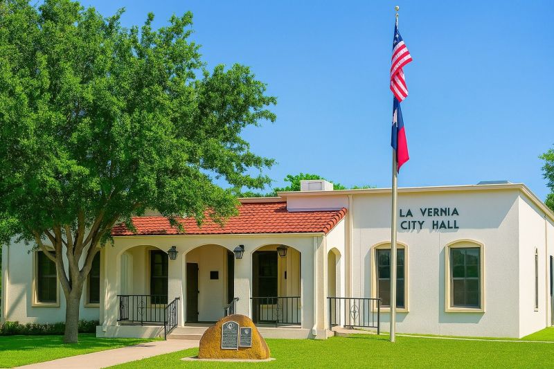 Fall Lawn Cleanup Service in La Vernia, TX