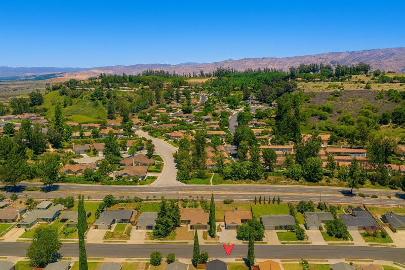 Fall Lawn Cleanup Service in Moorpark, CA