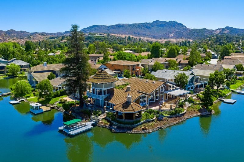 Leaf Raking Service in Westlake Village, CA