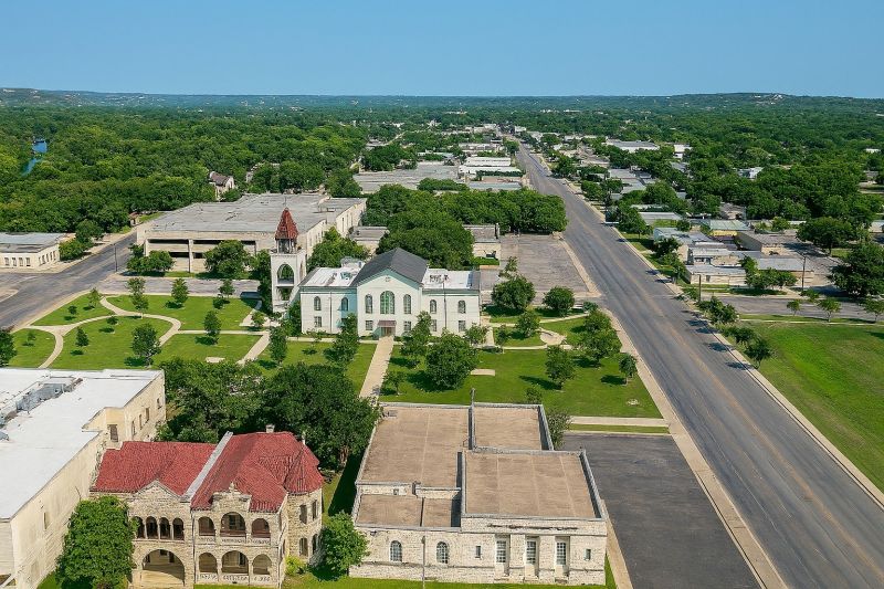 Yard Cleanup Service in Kerrville, TX